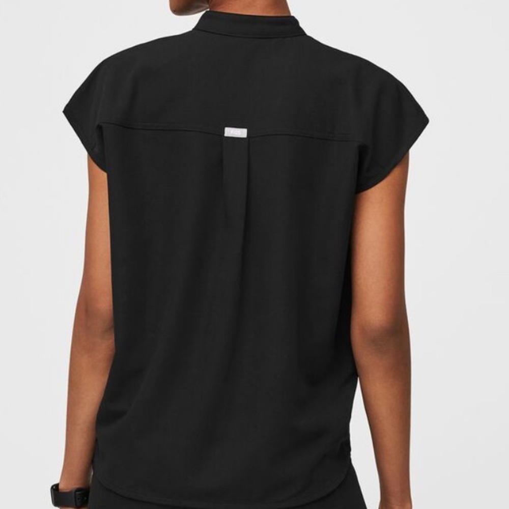 Black Rafaela™ FREEx™ - Oversized Scrub Top
XXS - Black